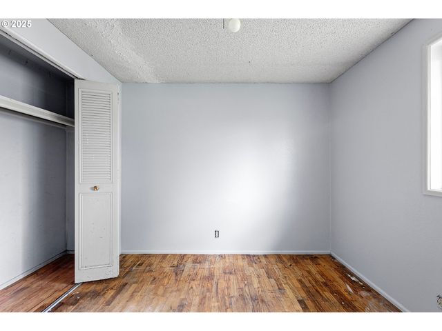 1025 OAK St, Junction City, OR 97448