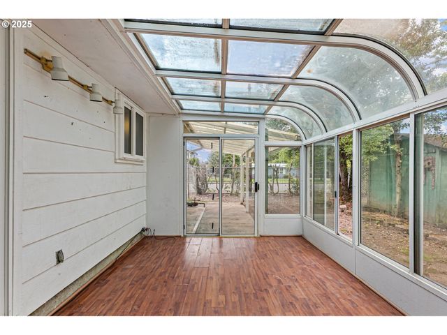 1025 OAK St, Junction City, OR 97448