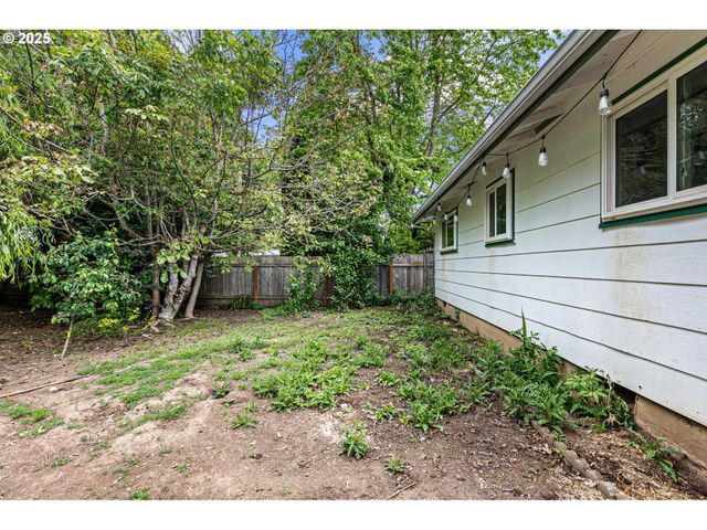 1025 OAK St, Junction City, OR 97448