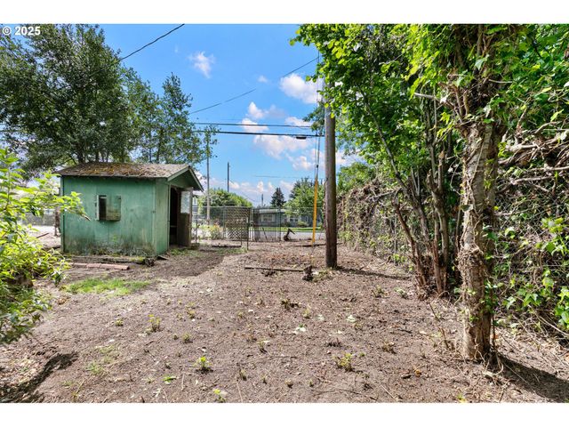 1025 OAK St, Junction City, OR 97448