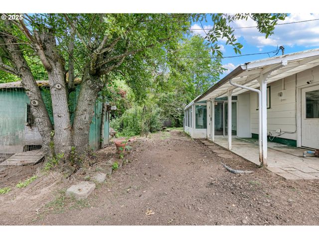 1025 OAK St, Junction City, OR 97448
