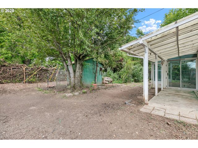 1025 OAK St, Junction City, OR 97448