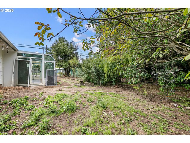 1025 OAK St, Junction City, OR 97448