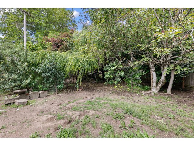 1025 OAK St, Junction City, OR 97448