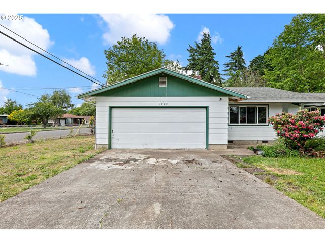 1025 OAK St, Junction City, OR 97448
