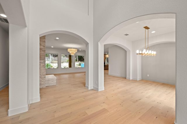 2800 Barton Point DR, Austin, TX 78733