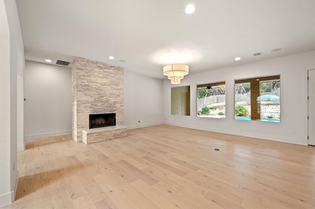 2800 Barton Point DR, Austin, TX 78733