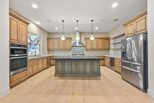 2800 Barton Point DR, Austin, TX 78733