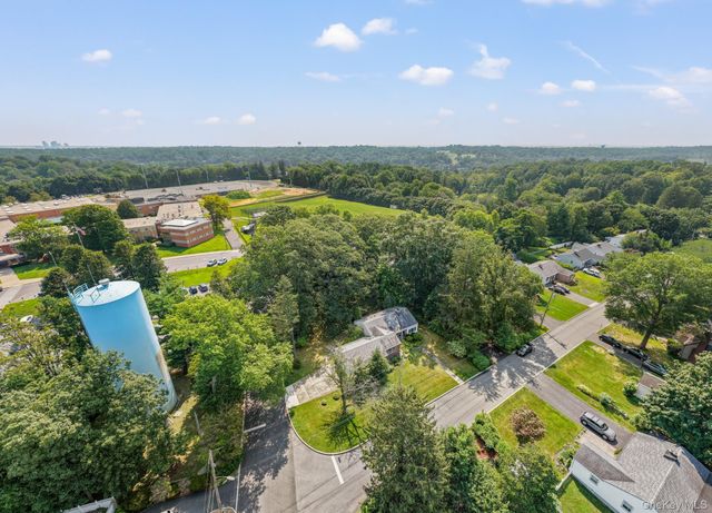 33 Overlook Road, Ardsley, NY 10502