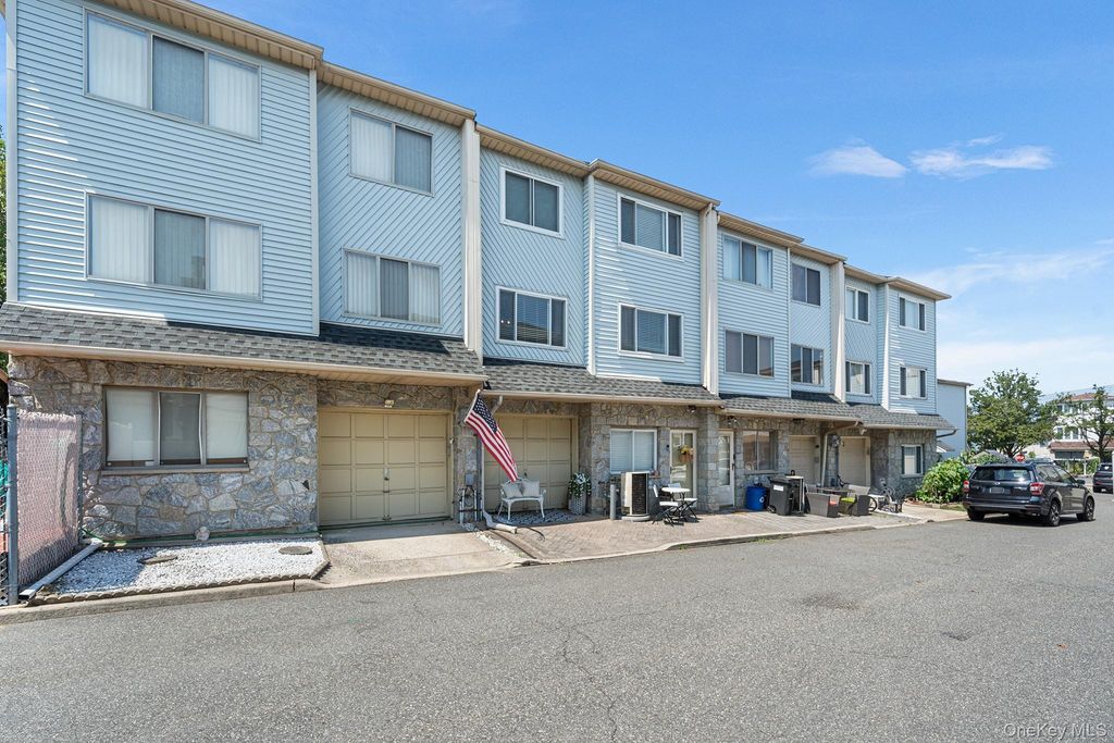 28 Wirt Lane, Staten Island, NY 10309