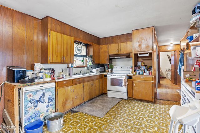 290 Butchertown Road, Fall Branch, TN 37656