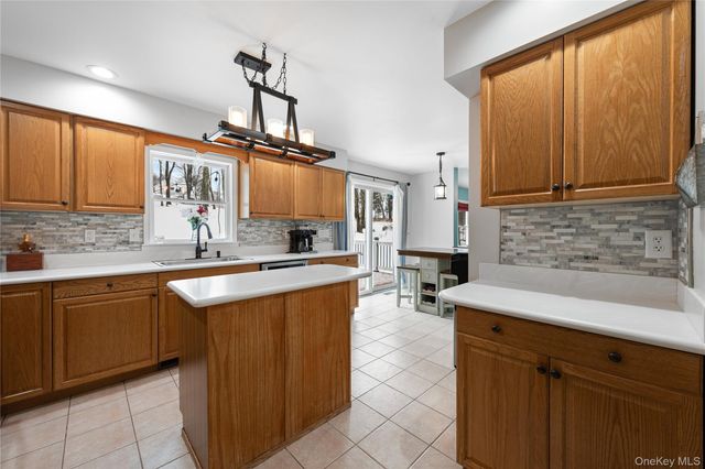 6 Snow Street, Bloomingburg, NY 12721