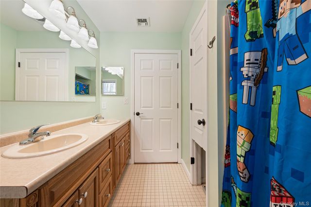 6 Snow Street, Bloomingburg, NY 12721