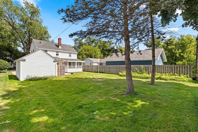1727 N CLARK STREET, Appleton, WI 54911