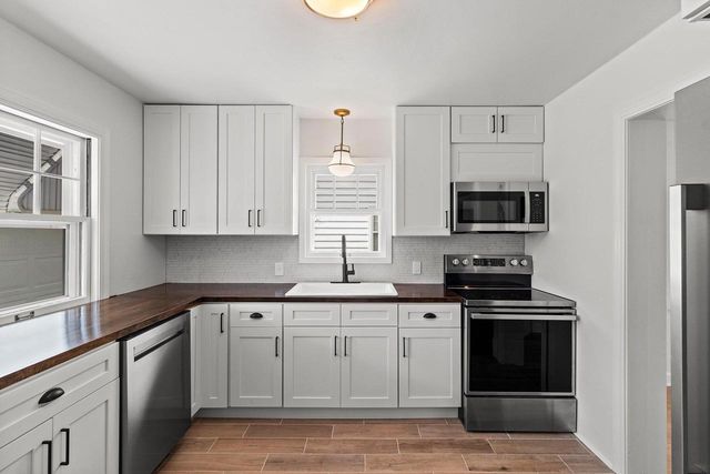 1727 N CLARK STREET, Appleton, WI 54911