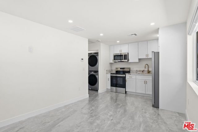 16042 Knapp Street, North Hills (los Angeles), CA 91343