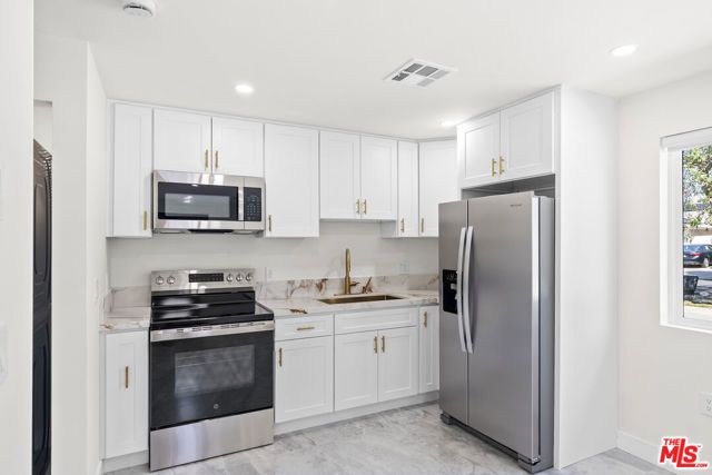 16042 Knapp Street, North Hills (los Angeles), CA 91343