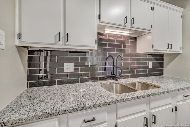 8815 Oakbrook St, San Antonio, TX 78221