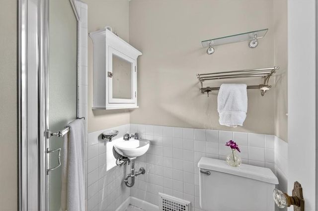 7339 Summit Street, Kansas City, MO 64114