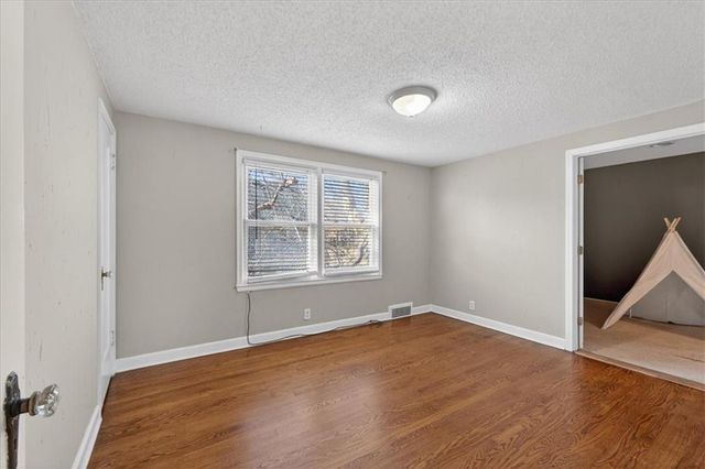 7339 Summit Street, Kansas City, MO 64114