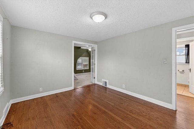 7339 Summit Street, Kansas City, MO 64114