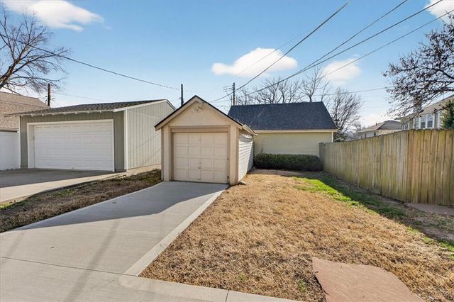 7339 Summit Street, Kansas City, MO 64114