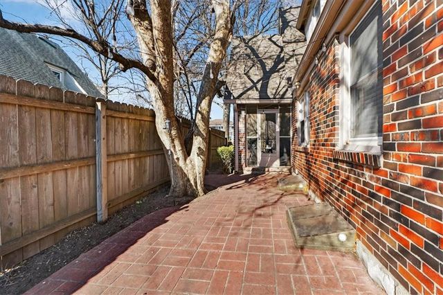 7339 Summit Street, Kansas City, MO 64114