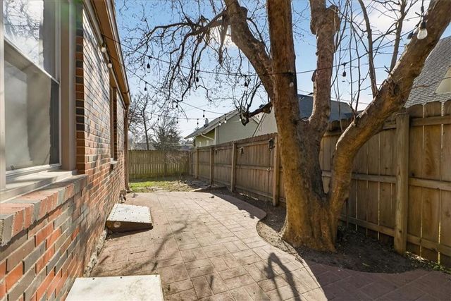 7339 Summit Street, Kansas City, MO 64114