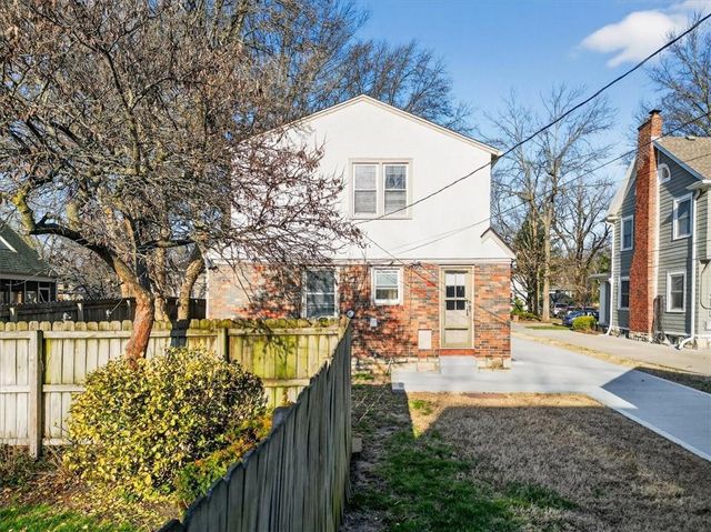 7339 Summit Street, Kansas City, MO 64114