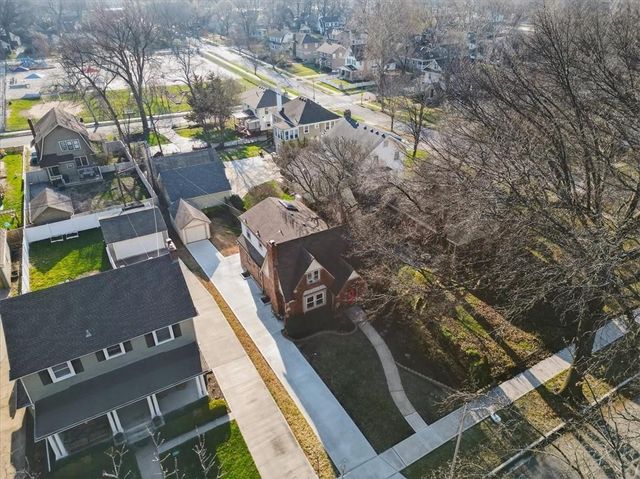 7339 Summit Street, Kansas City, MO 64114