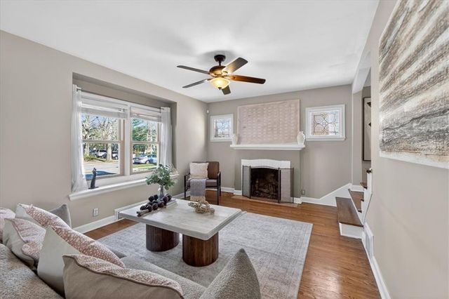 7339 Summit Street, Kansas City, MO 64114