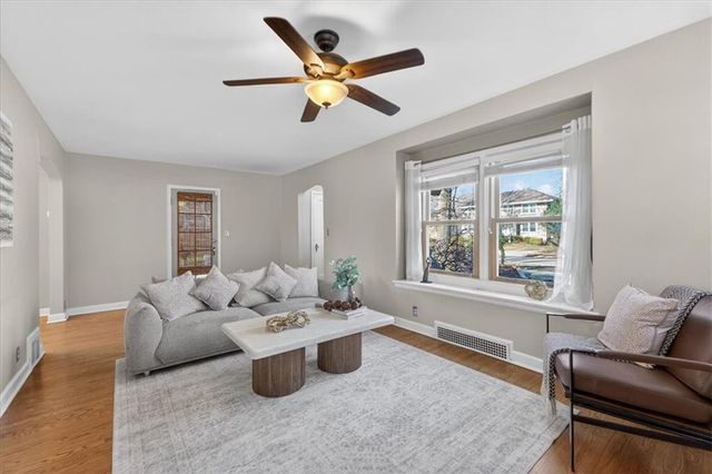 7339 Summit Street, Kansas City, MO 64114