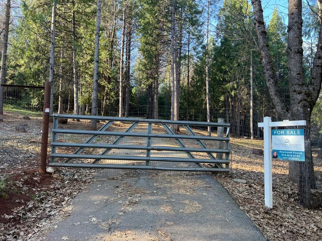 8836 Double A Ranch Rd, Brownsville, CA 95919