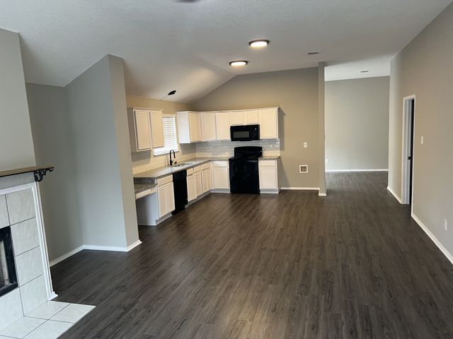 311 Dakota Drive, Arlington, TX 76002