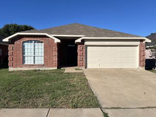 311 Dakota Drive, Arlington, TX 76002