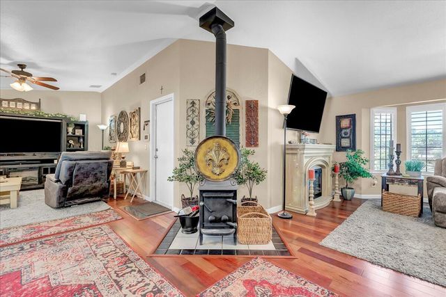 21544 Grangeville Boulevard, Lemoore, CA 93245