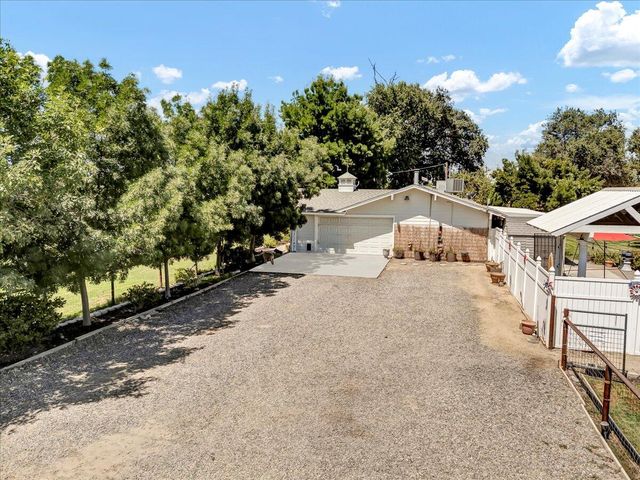 21544 Grangeville Boulevard, Lemoore, CA 93245