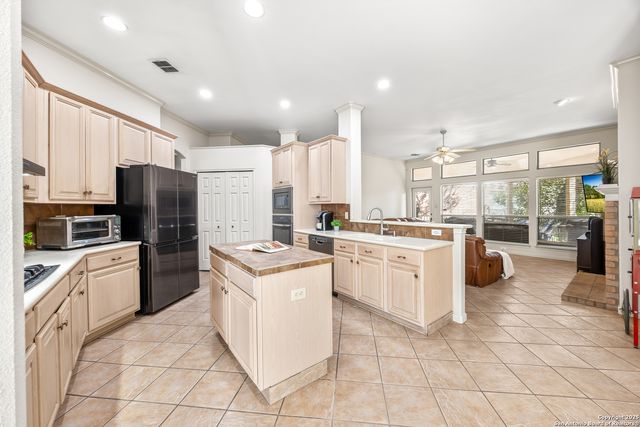 318 Legend Brz, San Antonio, TX 78260