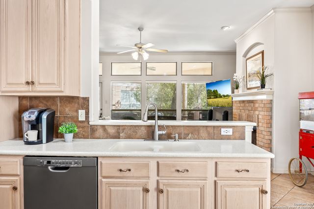 318 Legend Brz, San Antonio, TX 78260