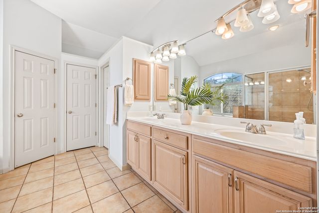 318 Legend Brz, San Antonio, TX 78260