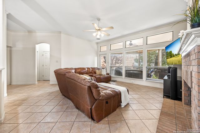 318 Legend Brz, San Antonio, TX 78260