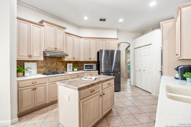 318 Legend Brz, San Antonio, TX 78260