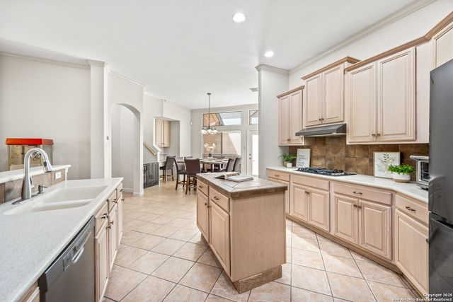 318 Legend Brz, San Antonio, TX 78260