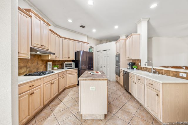 318 Legend Brz, San Antonio, TX 78260