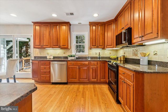 3105 MILLER HEIGHTS RD, Oakton, VA 22124