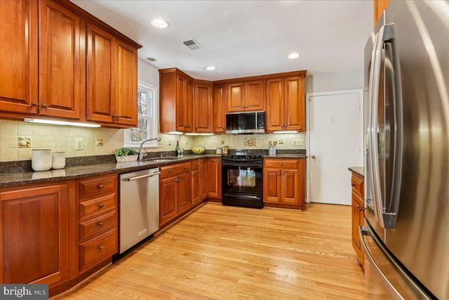 3105 MILLER HEIGHTS RD, Oakton, VA 22124