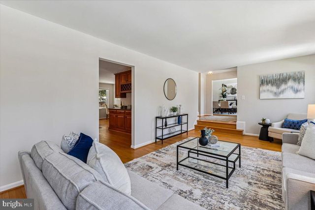 3105 MILLER HEIGHTS RD, Oakton, VA 22124