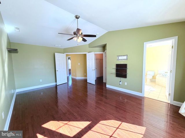 26 GLACIER DR, Berlin, NJ 08009