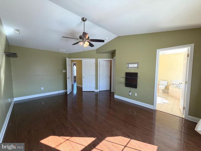 26 GLACIER DR, Berlin, NJ 08009