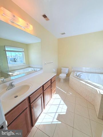 26 GLACIER DR, Berlin, NJ 08009